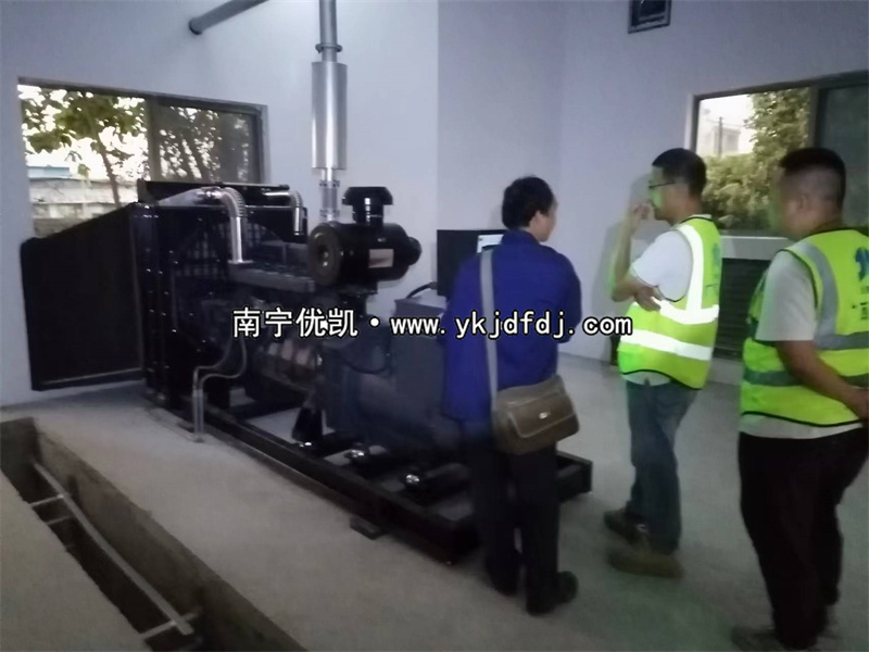 2023年11月28日，欽州項目250kw上柴發(fā)電機組到貨安裝調(diào)試