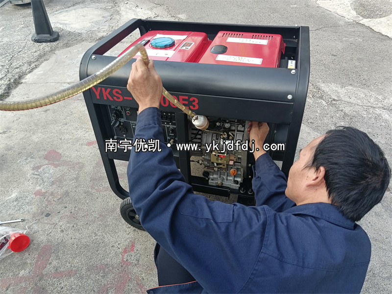 2023年11月24日，客戶到店自提8kw等功率柴油發(fā)電機組