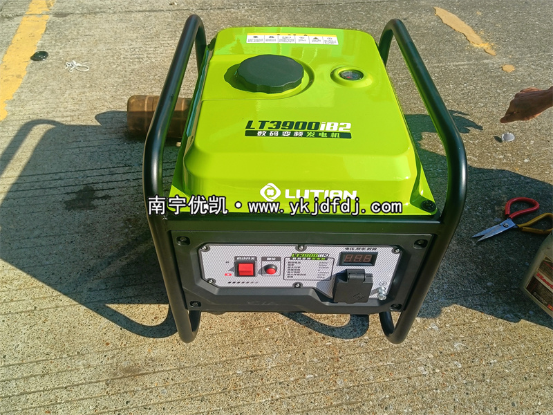 2024年10月11日，客戶到店自提3KW汽油變頻發(fā)電機(jī)