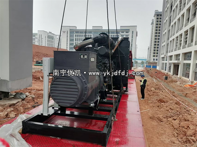 2024年11月6日，南寧項(xiàng)目1120KW上柴發(fā)電機(jī)組到貨安裝調(diào)試
